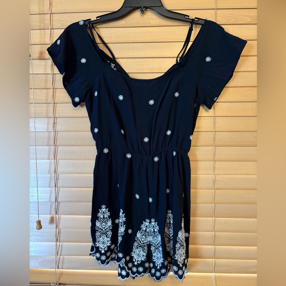 Love Tree NWOT Black Short Sleeve Tie Front with tassels Jumpsuit. Size medium - Picture 6 of 10